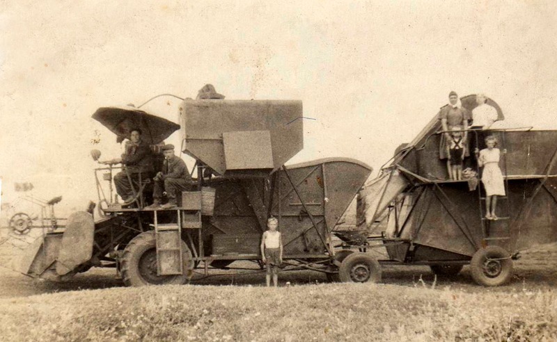 Первый зерноуборочный комбайн С-4