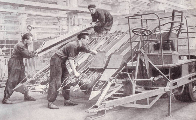 Основание Тульского комбайнового завода